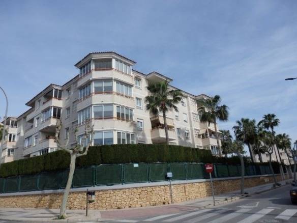 Planta baja con gran terraza y jardín privado