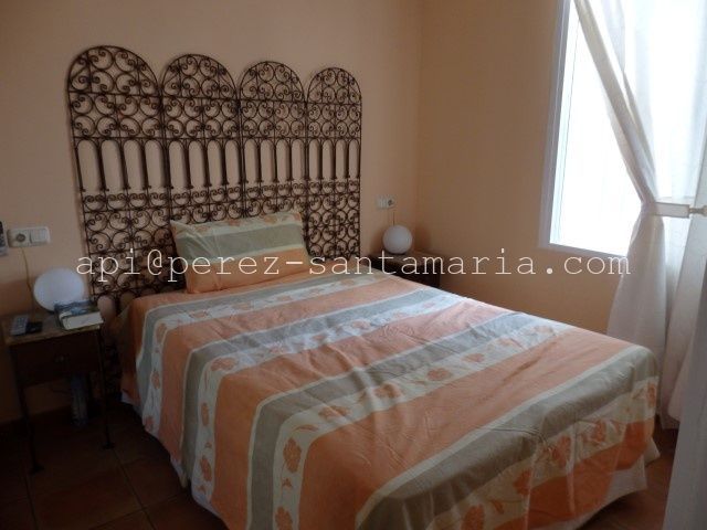 Apartamento con 2 dormitorios, gran terraza, garaje cerrado