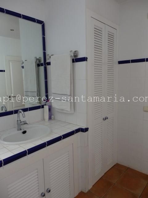 Apartamento con 2 dormitorios, gran terraza, garaje cerrado