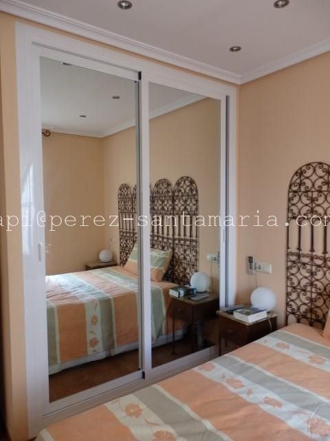 Apartamento con 2 dormitorios, gran terraza, garaje cerrado
