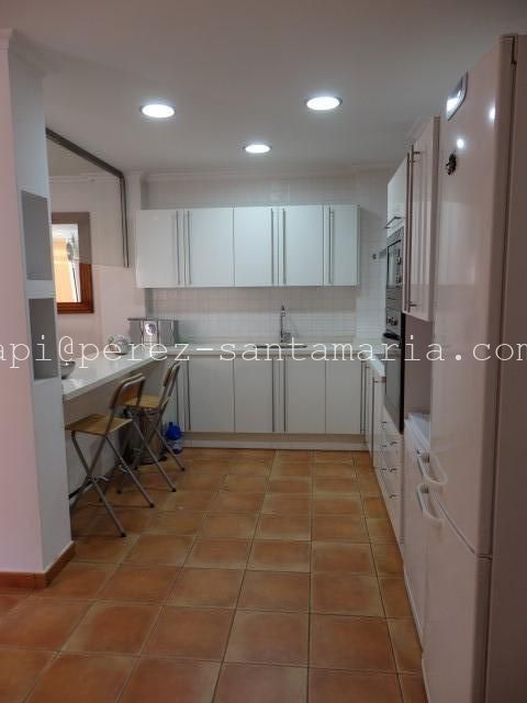 Apartamento con 2 dormitorios, gran terraza, garaje cerrado