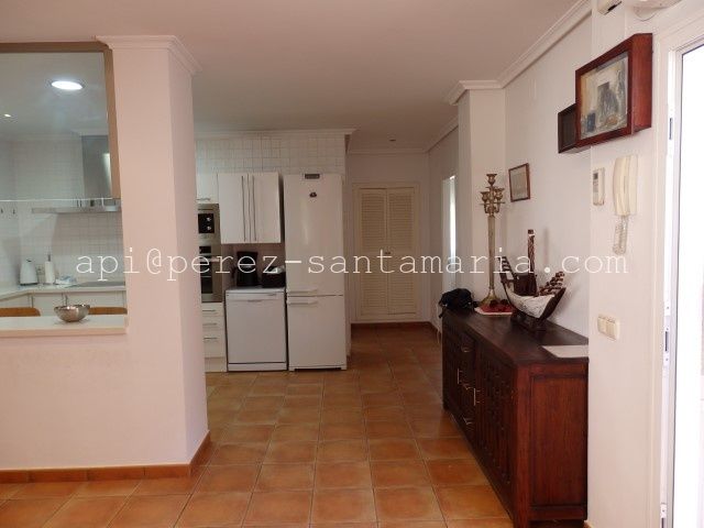 Apartamento con 2 dormitorios, gran terraza, garaje cerrado
