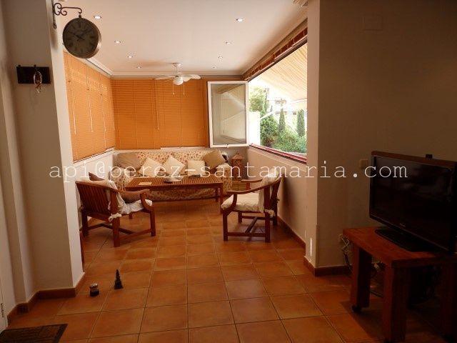 Apartamento con 2 dormitorios, gran terraza, garaje cerrado