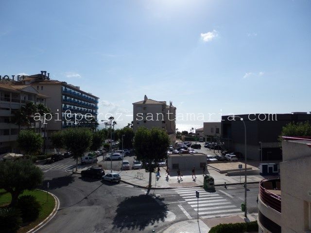 Apartamento con 2 dormitorios, gran terraza, garaje cerrado