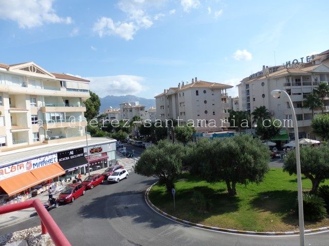 Apartamento con 2 dormitorios, gran terraza, garaje cerrado