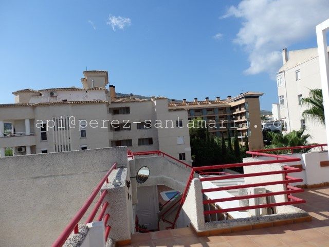 Apartamento con 2 dormitorios, gran terraza, garaje cerrado