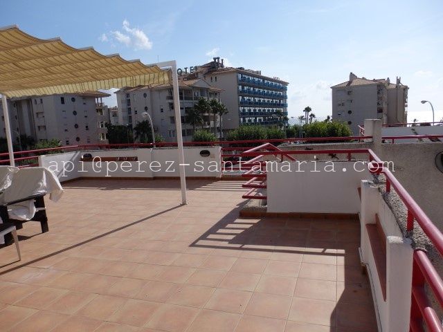 Apartamento con 2 dormitorios, gran terraza, garaje cerrado