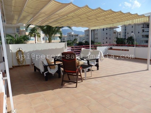 Apartamento con 2 dormitorios, gran terraza, garaje cerrado