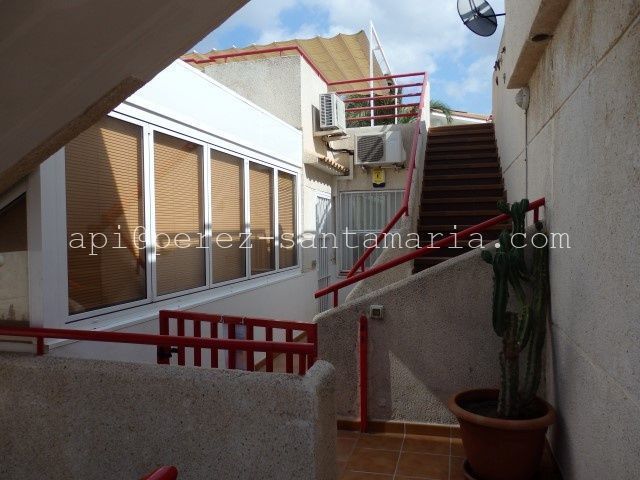 Apartamento con 2 dormitorios, gran terraza, garaje cerrado