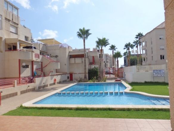 Apartamento con 2 dormitorios, gran terraza, garaje cerrado
