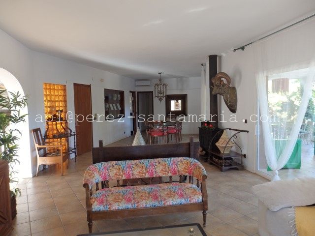 MAGNÍFICA VILLA EN ALBIR