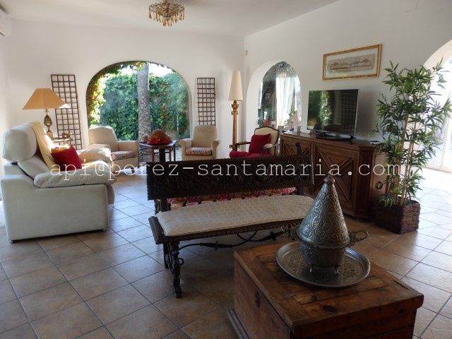 MAGNÍFICA VILLA EN ALBIR