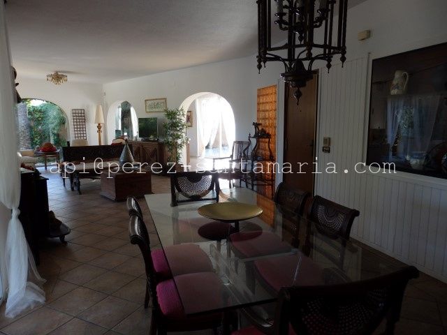 MAGNÍFICA VILLA EN ALBIR