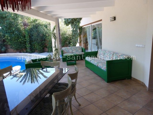 MAGNÍFICA VILLA EN ALBIR