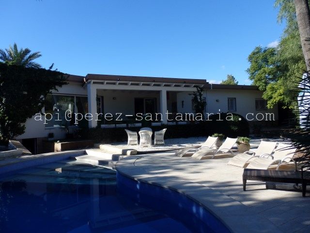 MAGNÍFICA VILLA EN ALBIR