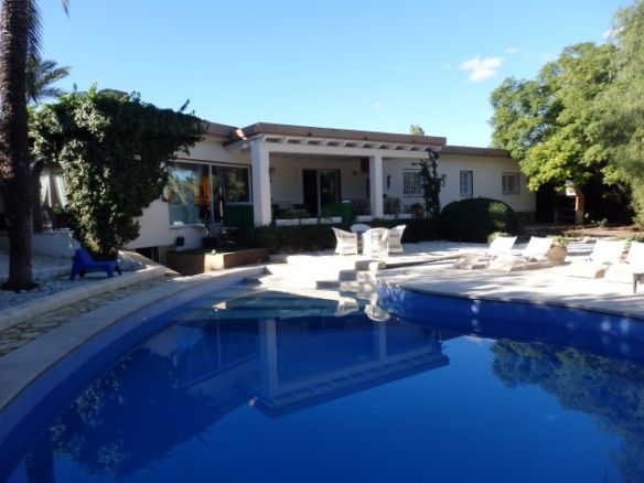 MAGNÍFICA VILLA EN ALBIR