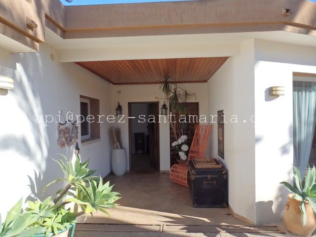 MAGNÍFICA VILLA EN ALBIR