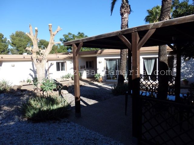 MAGNÍFICA VILLA EN ALBIR