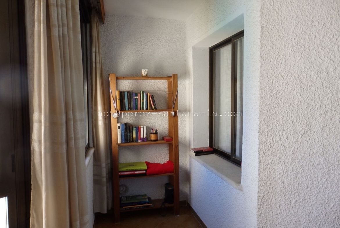 APARTAMENTO EN EL ACANTILADO DEL ALBIR CON MAGNÍFICAS VISTAS AL MAR