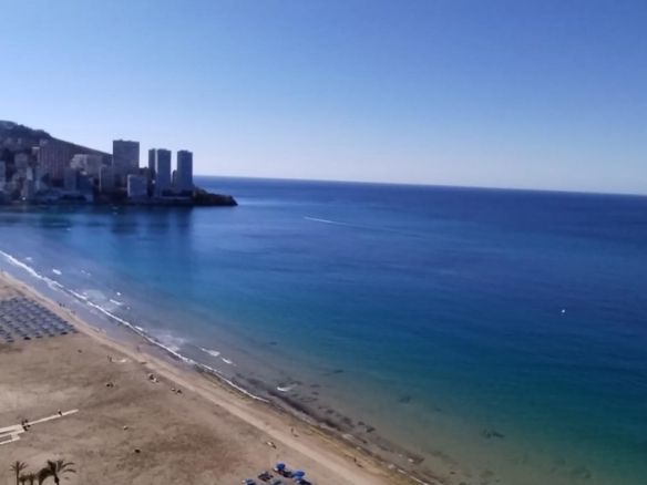 APARTAMENTO EN 1ª LINEA DE PLAYA EN BENIDORM