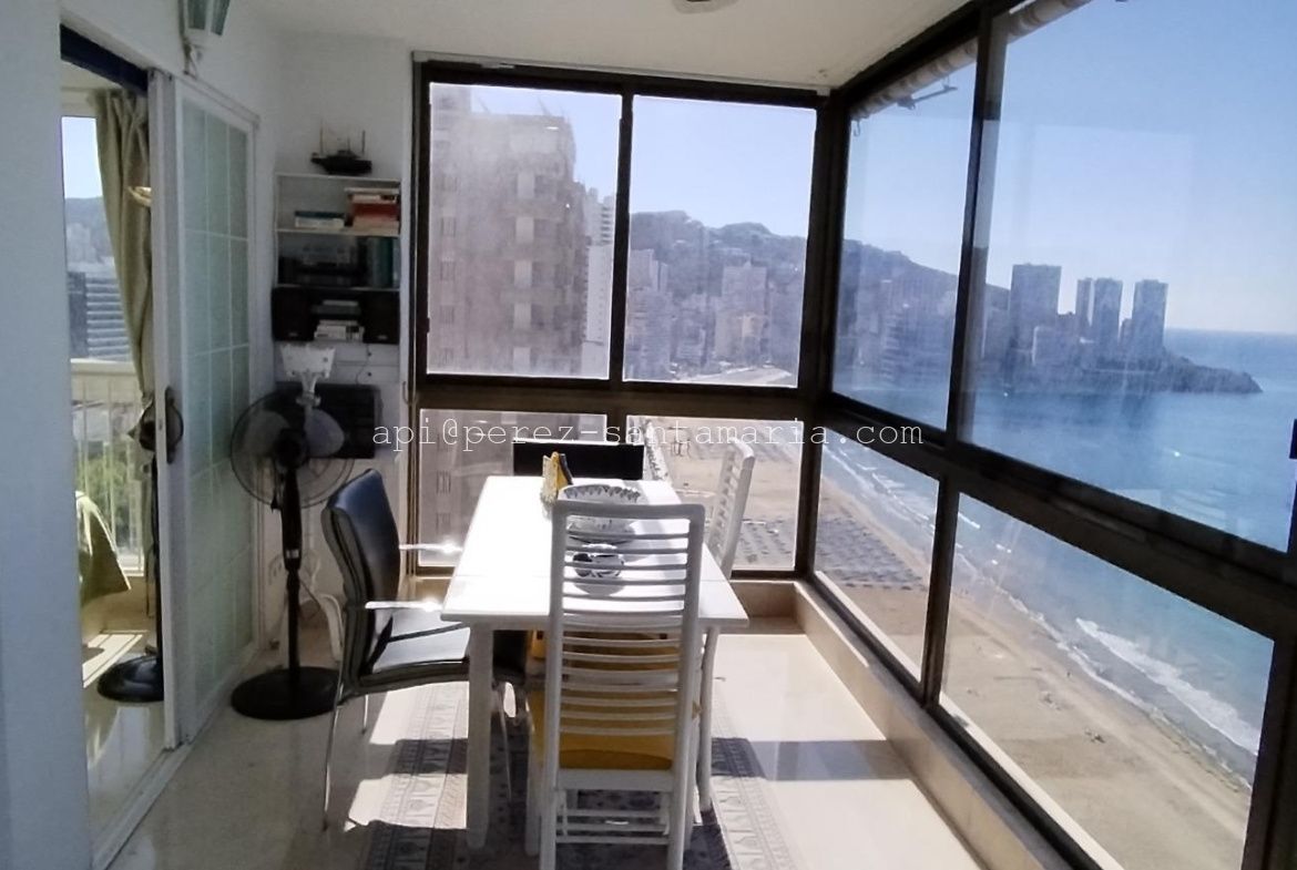 APARTAMENTO EN 1ª LINEA DE PLAYA EN BENIDORM