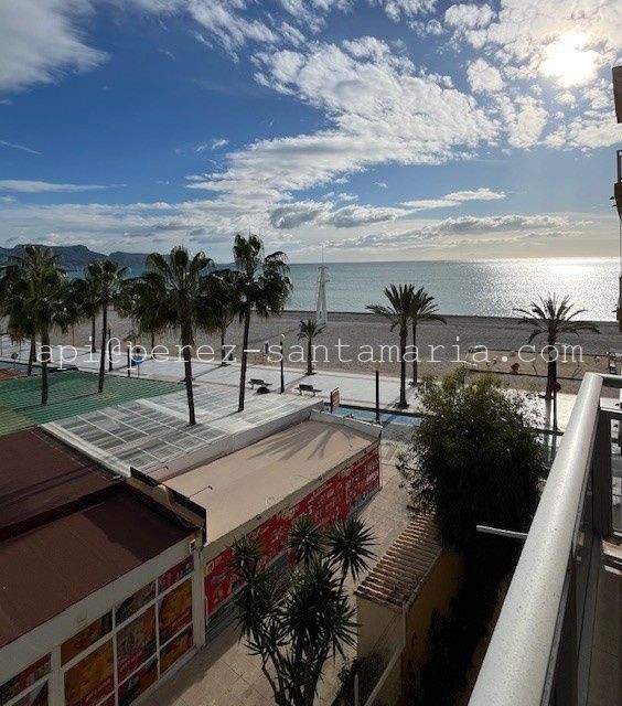 APARTAMENTO EN PRIMERA LÍNEA DE PLAYA DEL ALBIR CON VISTAS ESPECTACULARES AL MAR Y LA BAHÍA
