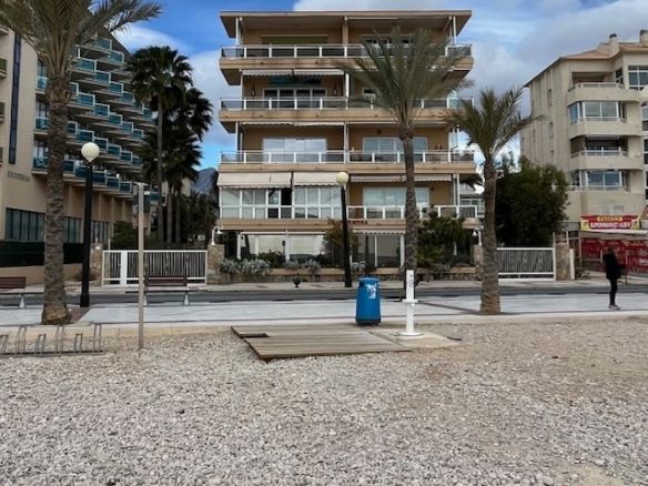 APARTAMENTO EN PRIMERA LÍNEA DE PLAYA DEL ALBIR CON VISTAS ESPECTACULARES AL MAR Y LA BAHÍA