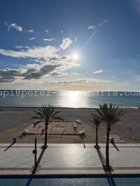 APARTAMENTO EN PRIMERA LÍNEA DE PLAYA DEL ALBIR CON VISTAS ESPECTACULARES AL MAR Y LA BAHÍA