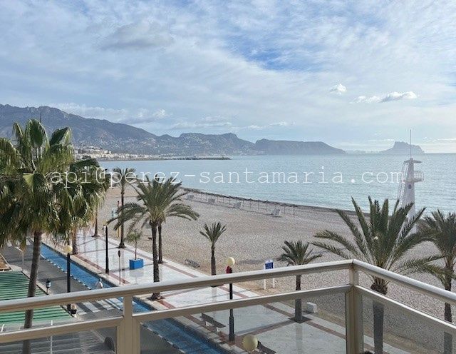 APARTAMENTO EN PRIMERA LÍNEA DE PLAYA DEL ALBIR CON VISTAS ESPECTACULARES AL MAR Y LA BAHÍA