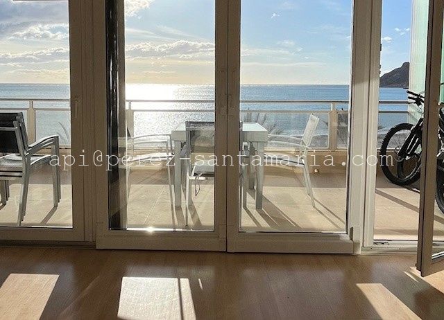 APARTAMENTO EN PRIMERA LÍNEA DE PLAYA DEL ALBIR CON VISTAS ESPECTACULARES AL MAR Y LA BAHÍA