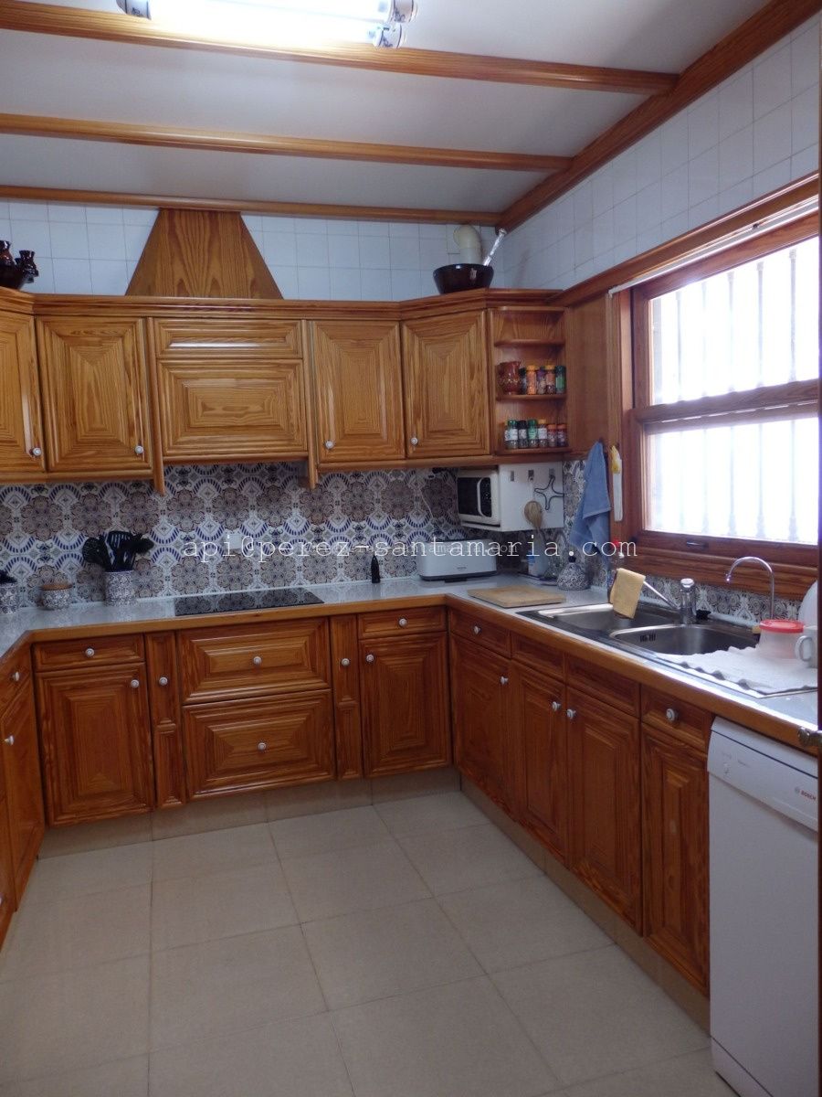 CHALET CÉNTRICO EN ALBIR