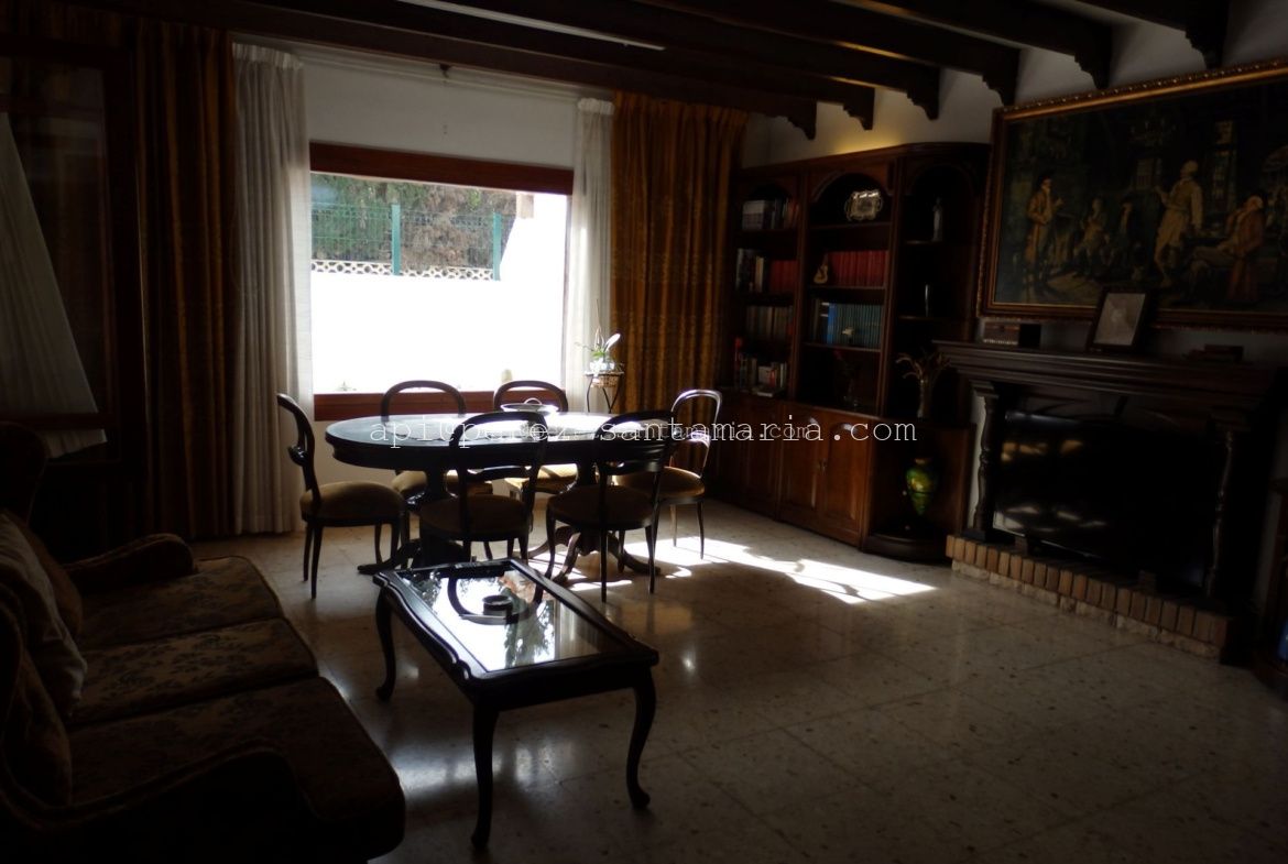 CHALET CÉNTRICO EN ALBIR