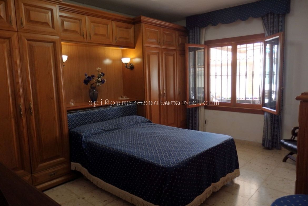 CHALET CÉNTRICO EN ALBIR