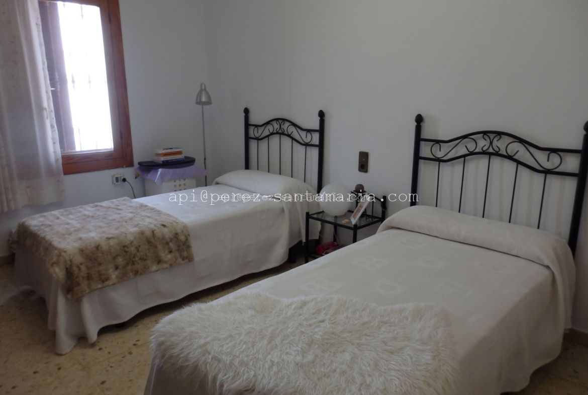 CHALET CÉNTRICO EN ALBIR