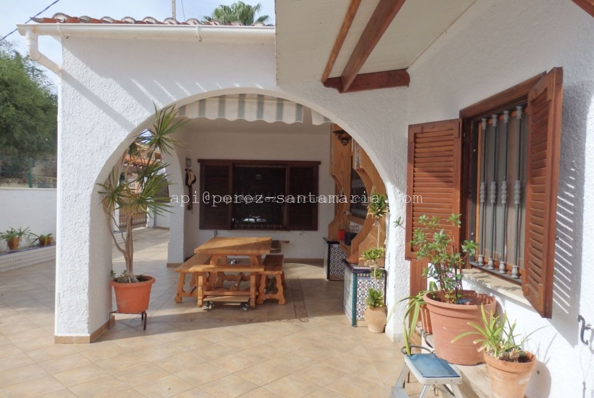 CHALET CÉNTRICO EN ALBIR