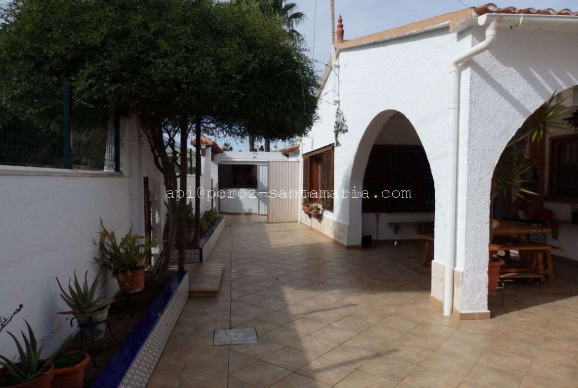 CHALET CÉNTRICO EN ALBIR