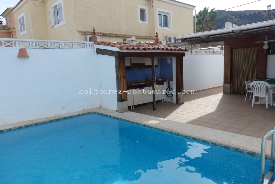 CHALET CÉNTRICO EN ALBIR