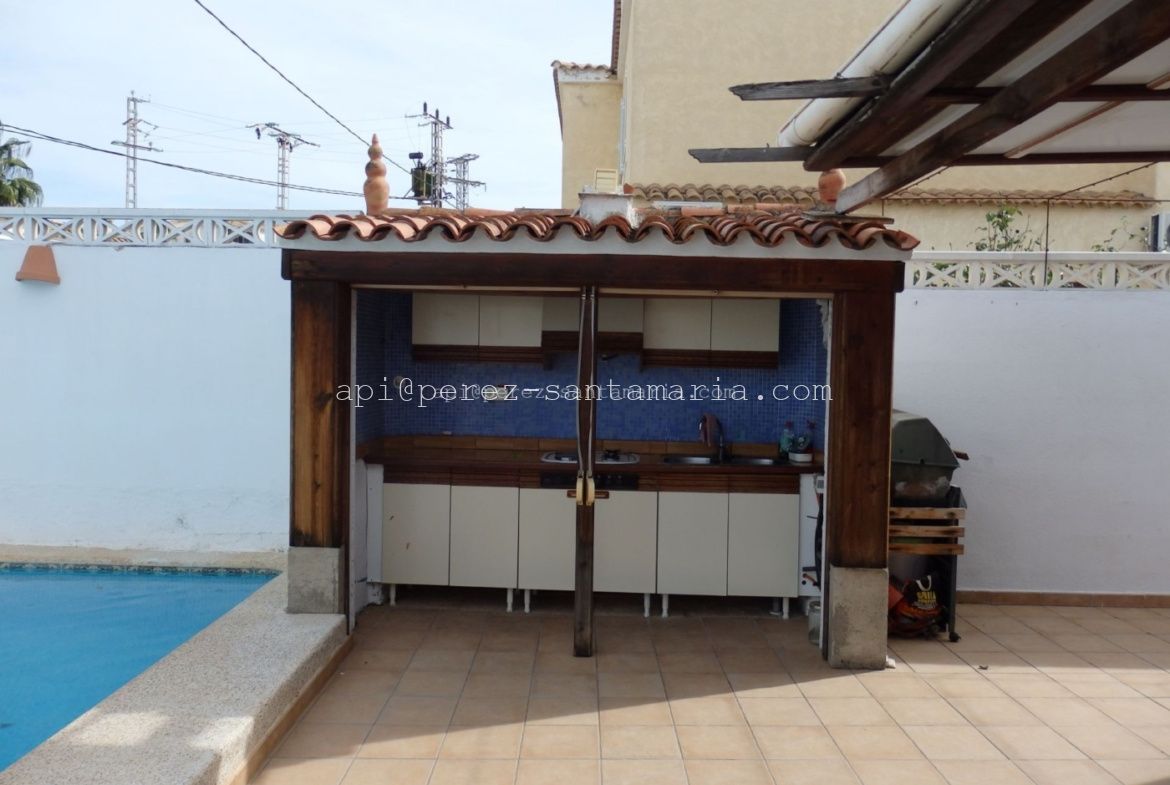 CHALET CÉNTRICO EN ALBIR