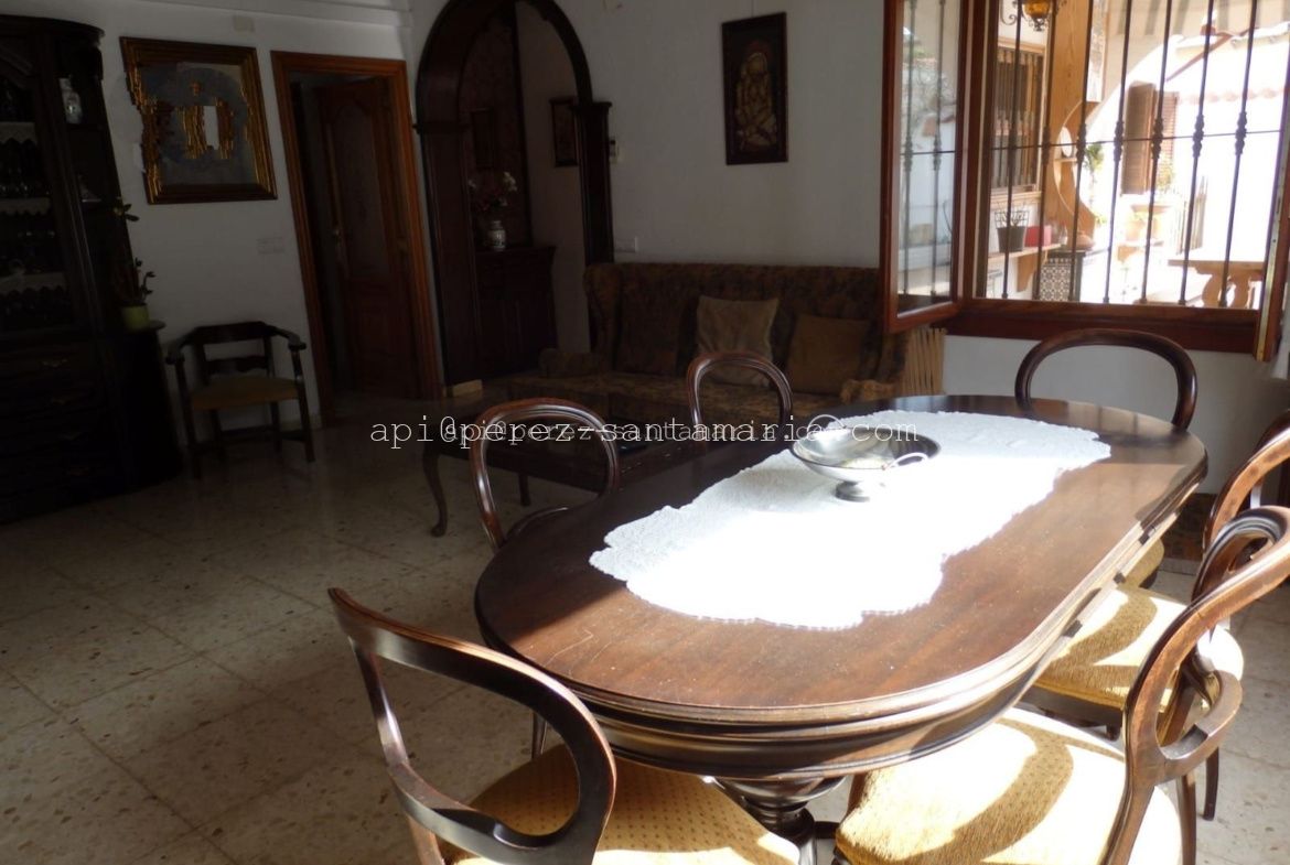 CHALET CÉNTRICO EN ALBIR