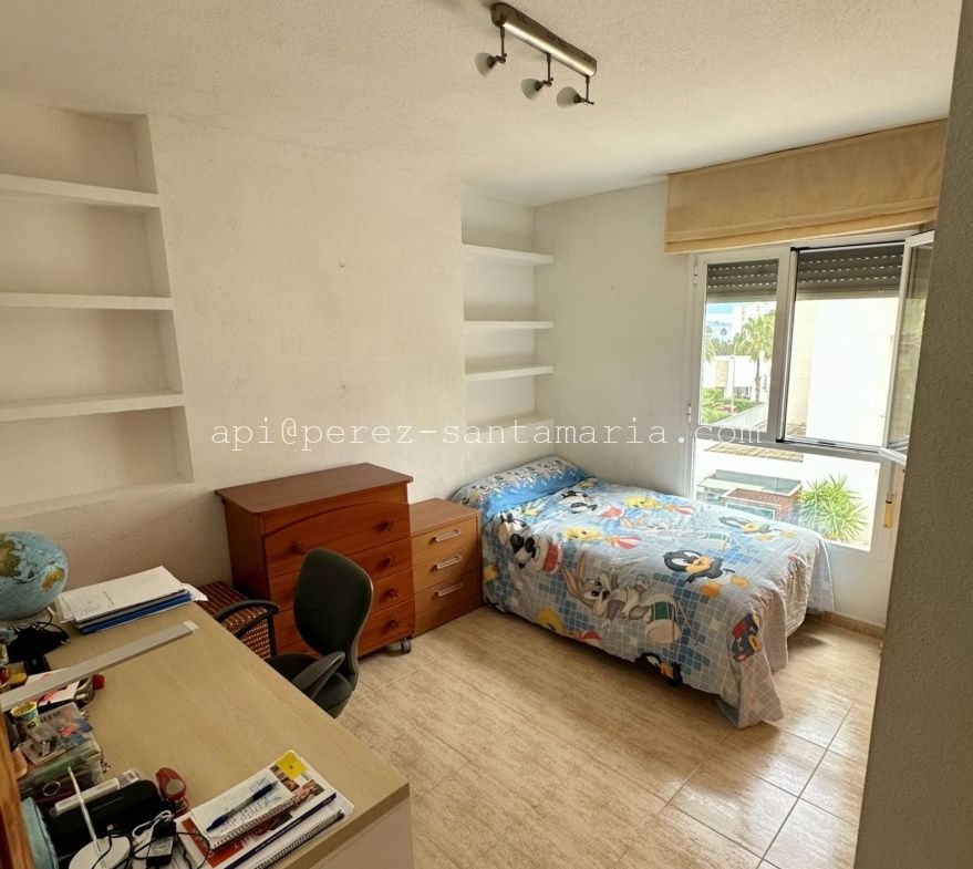 APARTAMENTO DE ESQUINA Y SOLEADO EN EL CENTRO DEL ALBIR