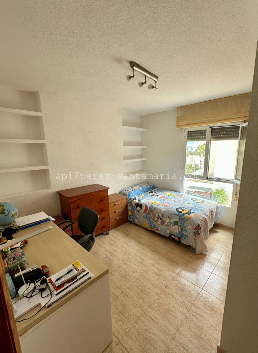 APARTAMENTO DE ESQUINA Y SOLEADO EN EL CENTRO DEL ALBIR