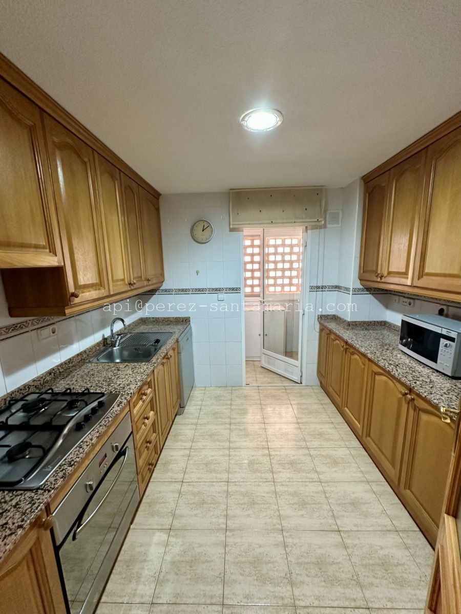 APARTAMENTO DE ESQUINA Y SOLEADO EN EL CENTRO DEL ALBIR