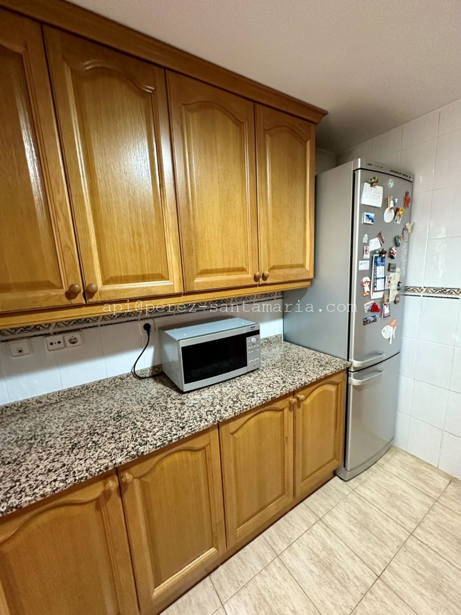 APARTAMENTO DE ESQUINA Y SOLEADO EN EL CENTRO DEL ALBIR