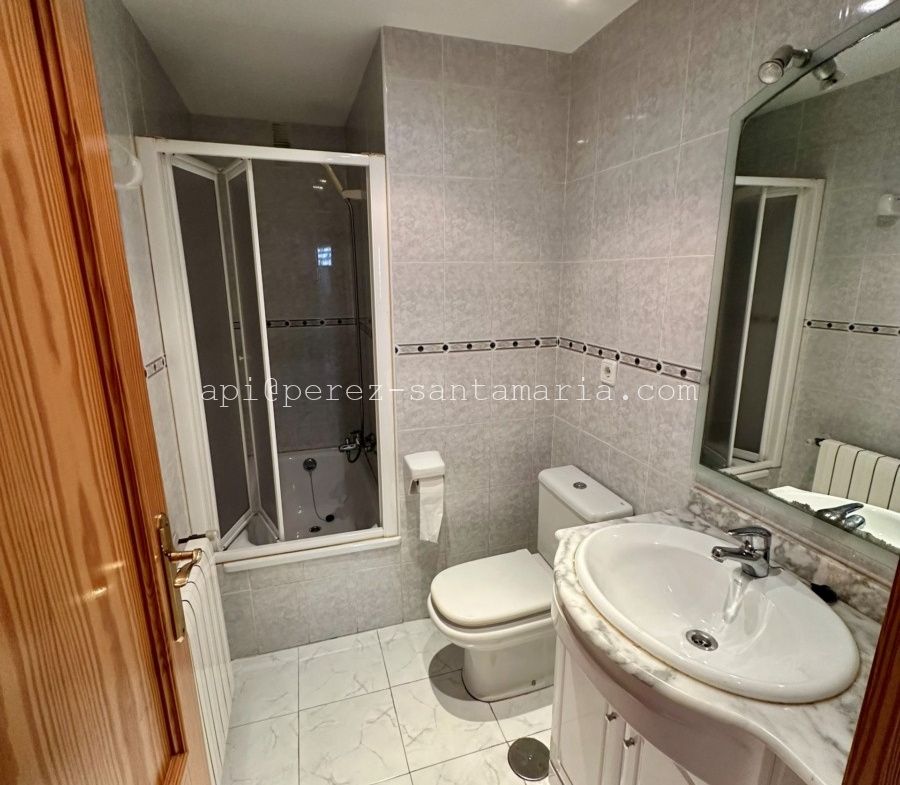 APARTAMENTO DE ESQUINA Y SOLEADO EN EL CENTRO DEL ALBIR
