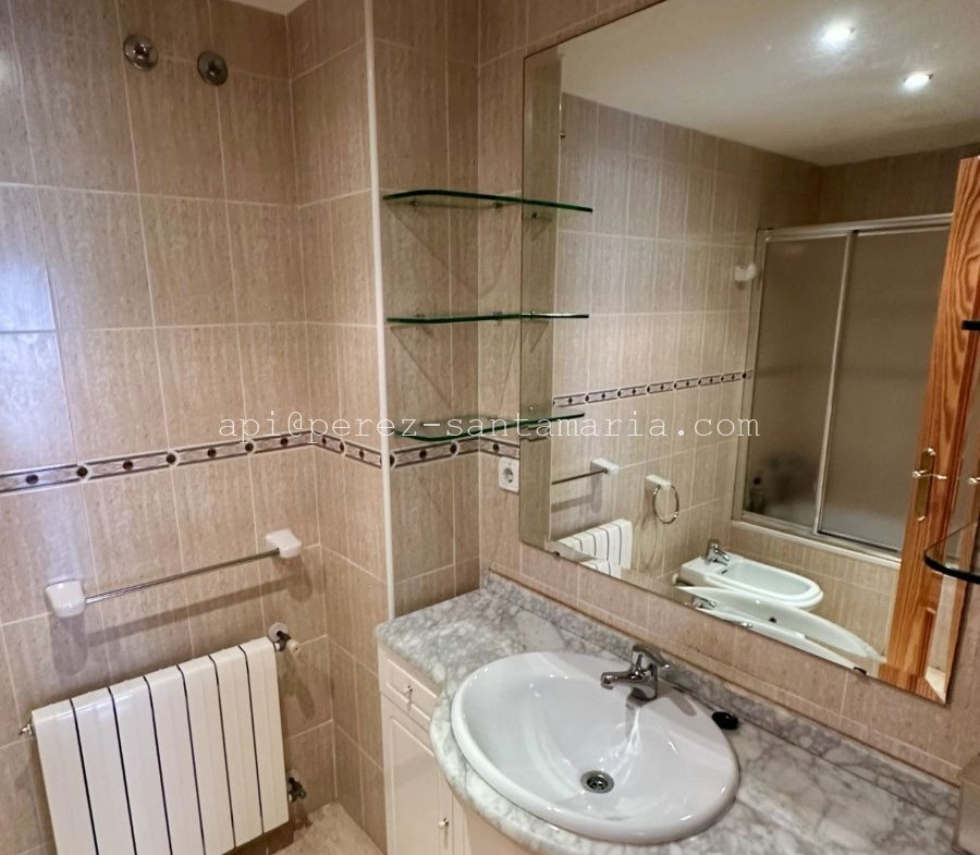 APARTAMENTO DE ESQUINA Y SOLEADO EN EL CENTRO DEL ALBIR