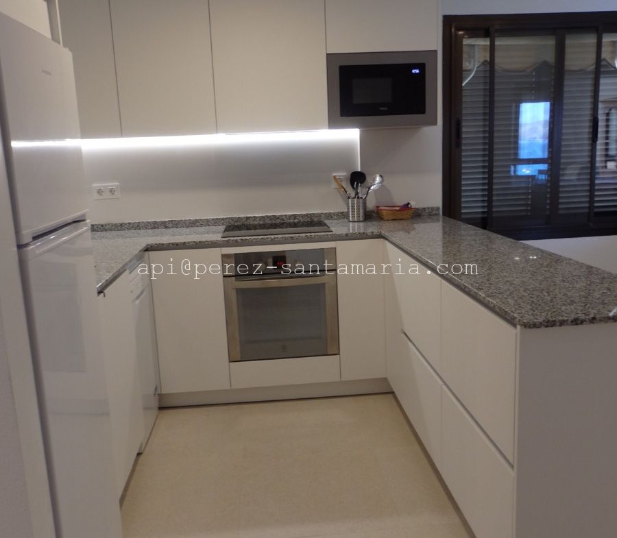 APARTAMENTO EN EL ACANTILADO DEL ALBIR CON MAGNÍFICAS VISTAS AL MAR