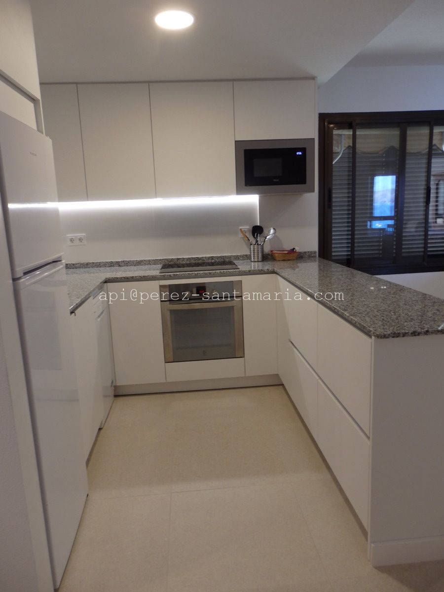 APARTAMENTO EN EL ACANTILADO DEL ALBIR CON MAGNÍFICAS VISTAS AL MAR