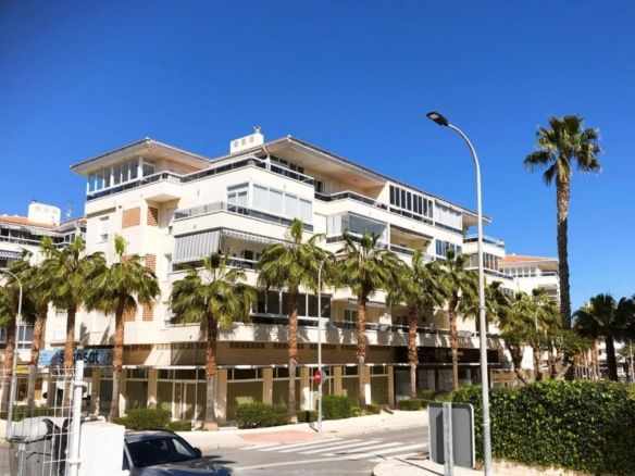 APARTAMENTO DE ESQUINA Y SOLEADO EN EL CENTRO DEL ALBIR