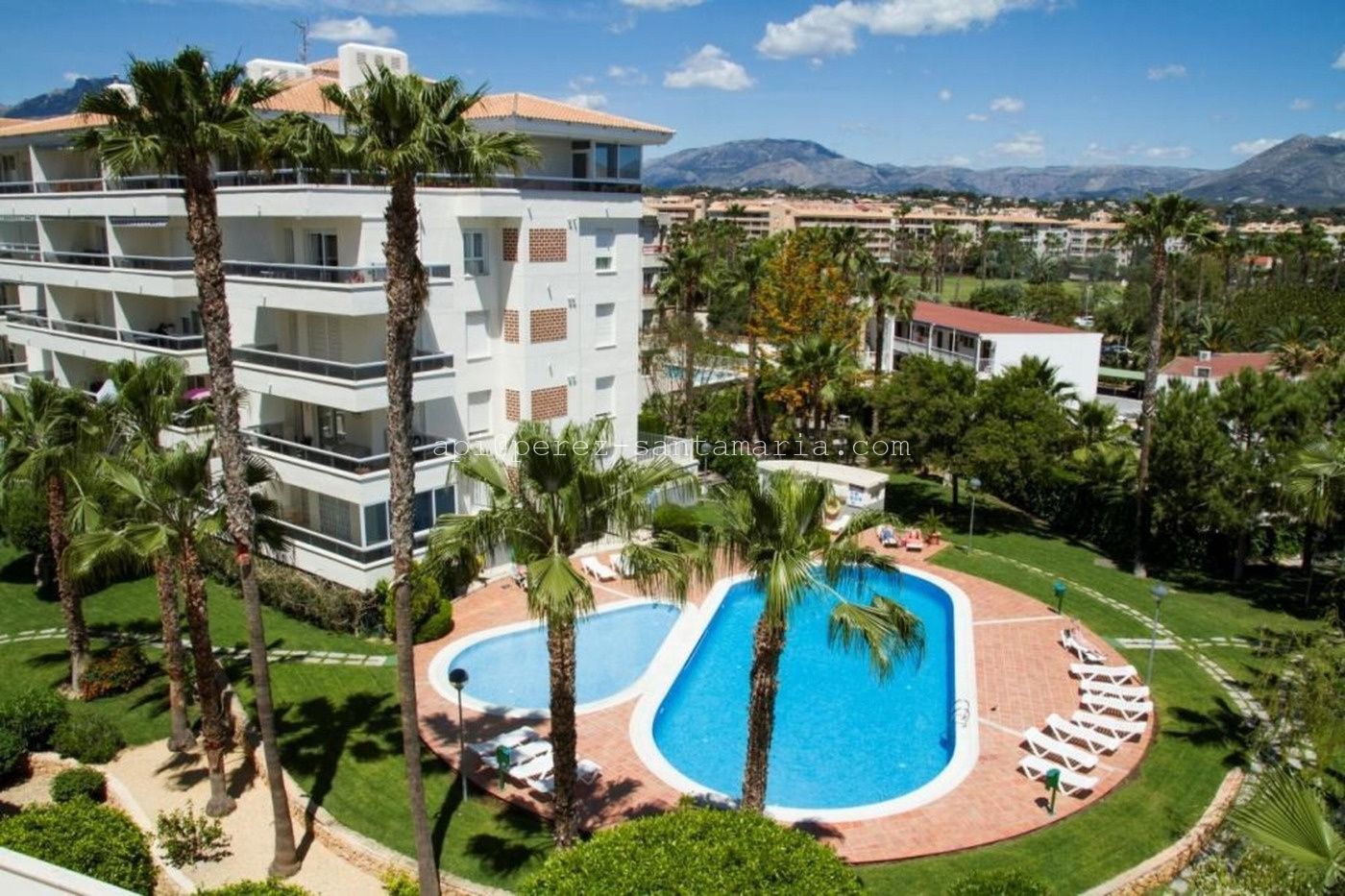 APARTAMENTO DE ESQUINA Y SOLEADO EN EL CENTRO DEL ALBIR