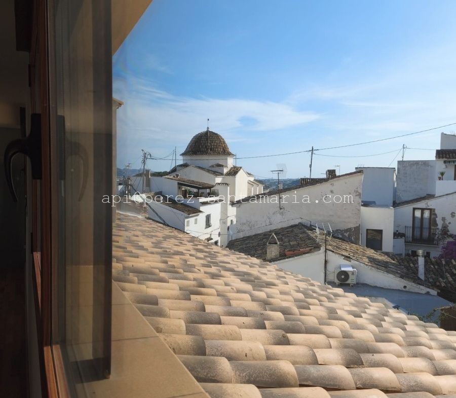 AMPLIO ÁTICO EN CASCO ANTIGUO DE ALTEA LA VIEJA CON MAGNÍFICAS VISTAS